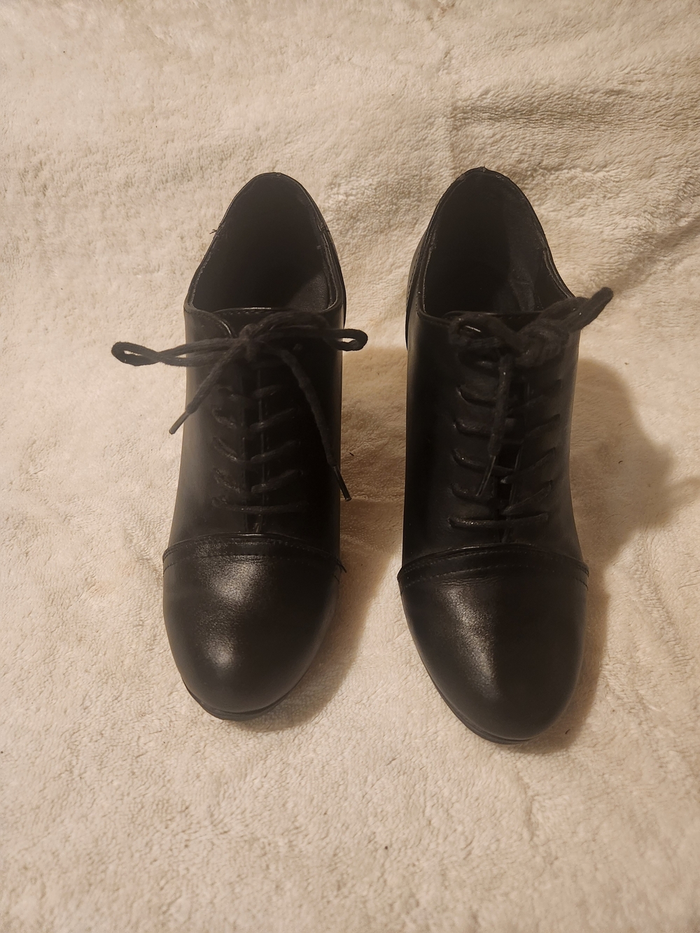 Classic Black Women's Lace-Up Oxford Shoes